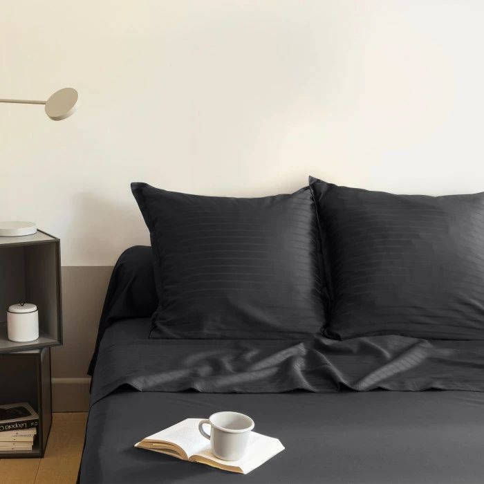 Drap De Lit Satin De Coton Jacquard Pois Et Rayures Prestige Noir 2 Drap De Lit Satin De Coton Jacquard Pois Et Rayures Prestige Noir – Image 2