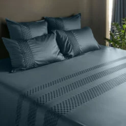 Taie D'oreiller Rectangulaire Satin De Coton Cubes II Vert Cèdre -feuille Soldes Magasin taie d oreiller rectangulaire satin de coton cubes ii vert cedre 2